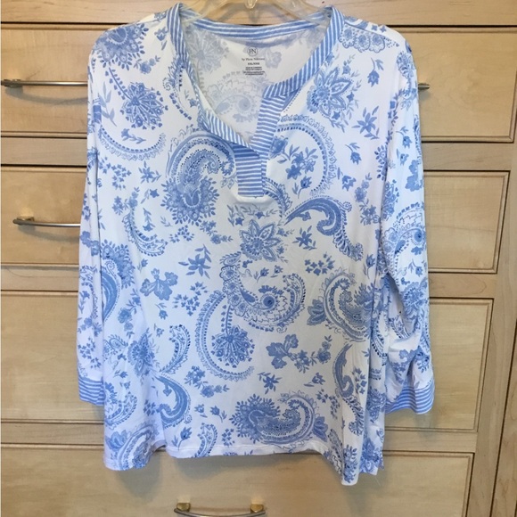 3/4 sleeve top by Flora Nikrooz 5% spandex = stretchy. Lightweight pale blue. - Picture 1 of 6